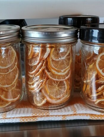 dehydrated lemon slices in mason jars